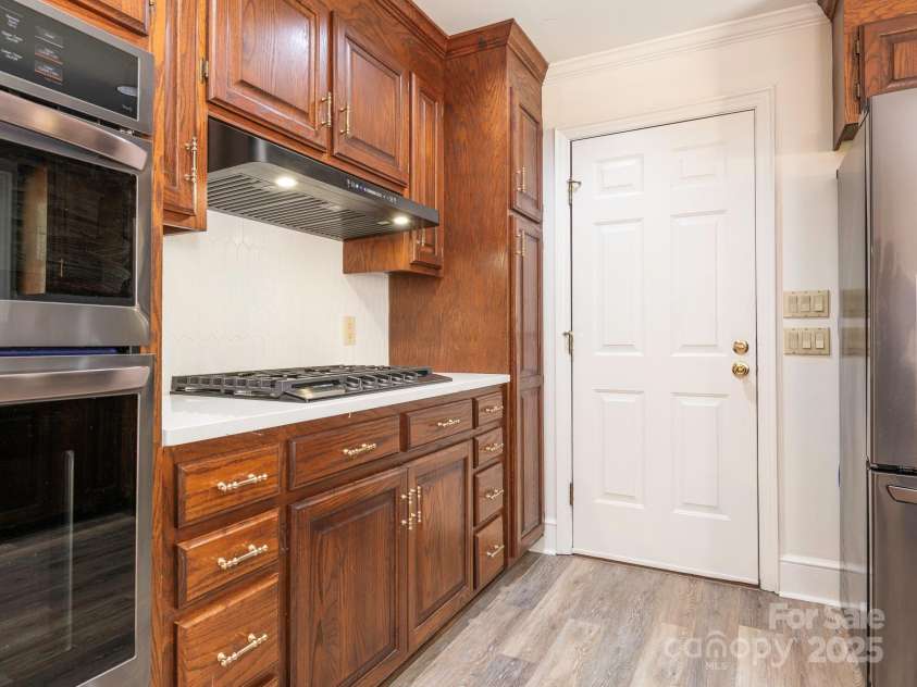 1231 Bennington Drive, Concord, NC 28027.  MLS# CAR4285344, YatesRealty ID 33260. KITCHEN