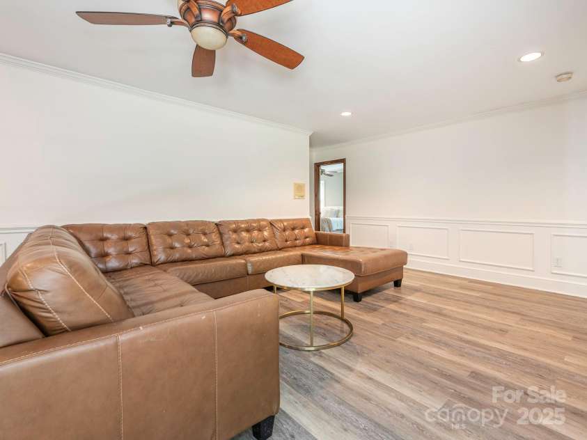 1231 Bennington Drive, Concord, NC 28027.  MLS# CAR4285344, YatesRealty ID 33260. LIVING ROOM