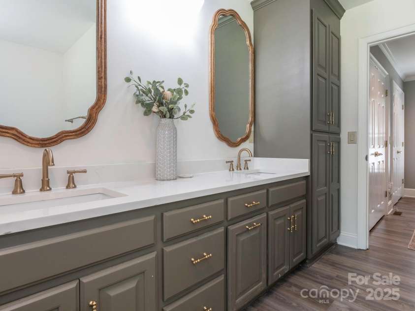 1231 Bennington Drive, Concord, NC 28027.  MLS# CAR4285344, YatesRealty ID 33260. NEWLY RENOVATED PRIMARY BATH WITH DUAL SINKS, STAND ALONG TUB, STAND UP TILED SHOWER