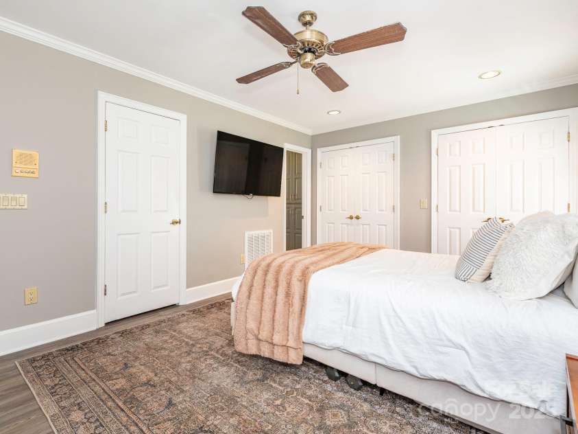 1231 Bennington Drive, Concord, NC 28027.  MLS# CAR4285344, YatesRealty ID 33260. PRIMARY BEDROOM