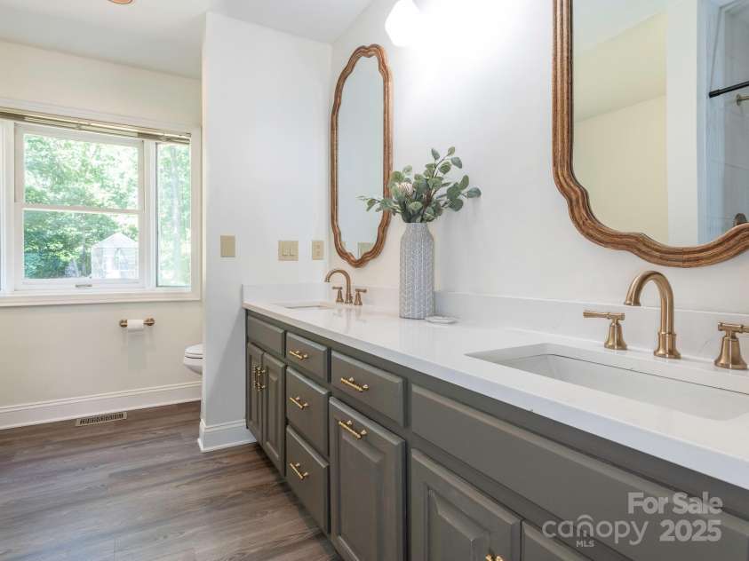 1231 Bennington Drive, Concord, NC 28027.  MLS# CAR4285344, YatesRealty ID 33260. PRIMARY FULL BATH