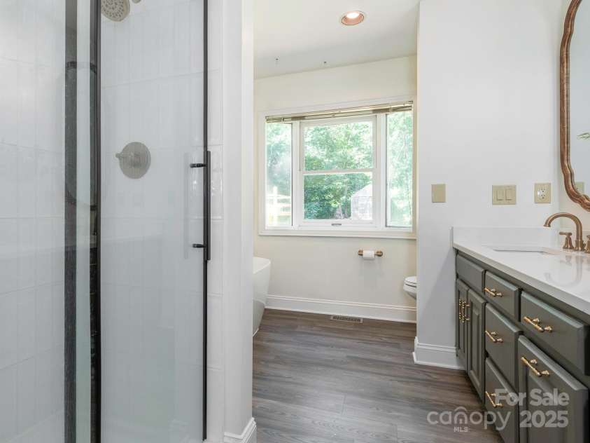 1231 Bennington Drive, Concord, NC 28027.  MLS# CAR4285344, YatesRealty ID 33260. PRIMARY FULL BATH