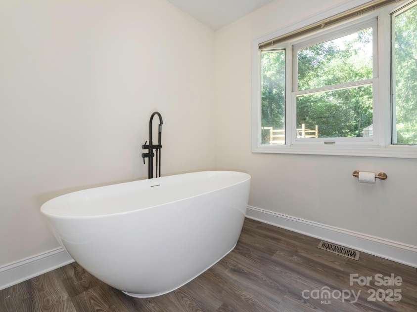 1231 Bennington Drive, Concord, NC 28027.  MLS# CAR4285344, YatesRealty ID 33260. RELAX IN THIS NEW FREESTANDING SOAKING BATHTUB