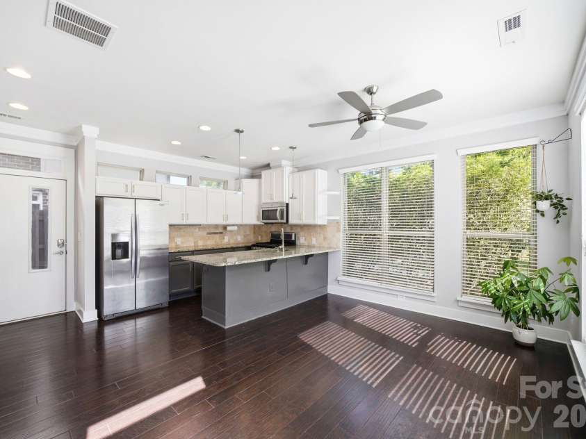 923 Warren Burgess Lane, Charlotte, NC 28205.  MLS# CAR4395797, YatesRealty ID 33261. 