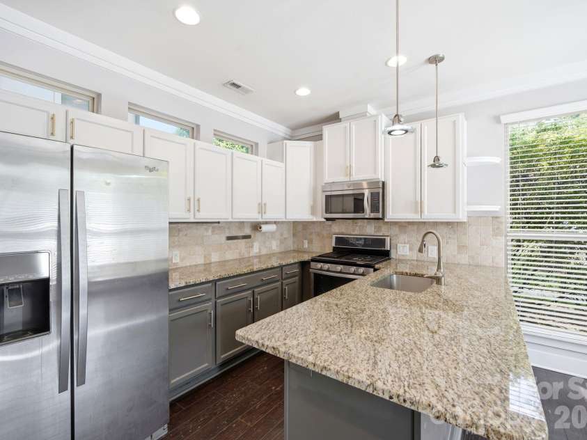 923 Warren Burgess Lane, Charlotte, NC 28205.  MLS# CAR4395797, YatesRealty ID 33261. 