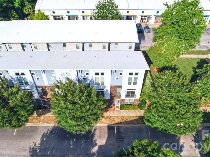 923 Warren Burgess Lane, Charlotte, NC 28205.  MLS# CAR4395797, YatesRealty ID 33261. 