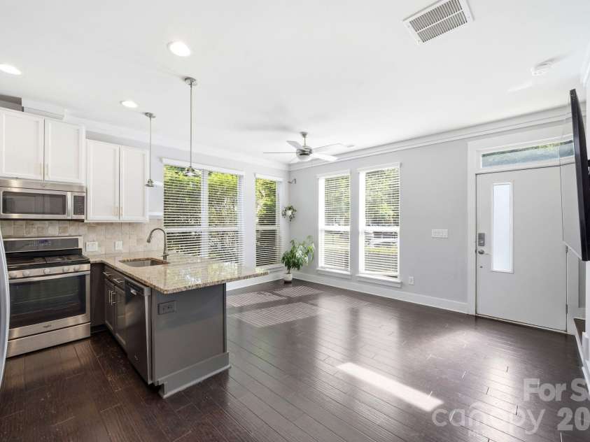 923 Warren Burgess Lane, Charlotte, NC 28205.  MLS# CAR4395797, YatesRealty ID 33261. Bright airy open main level