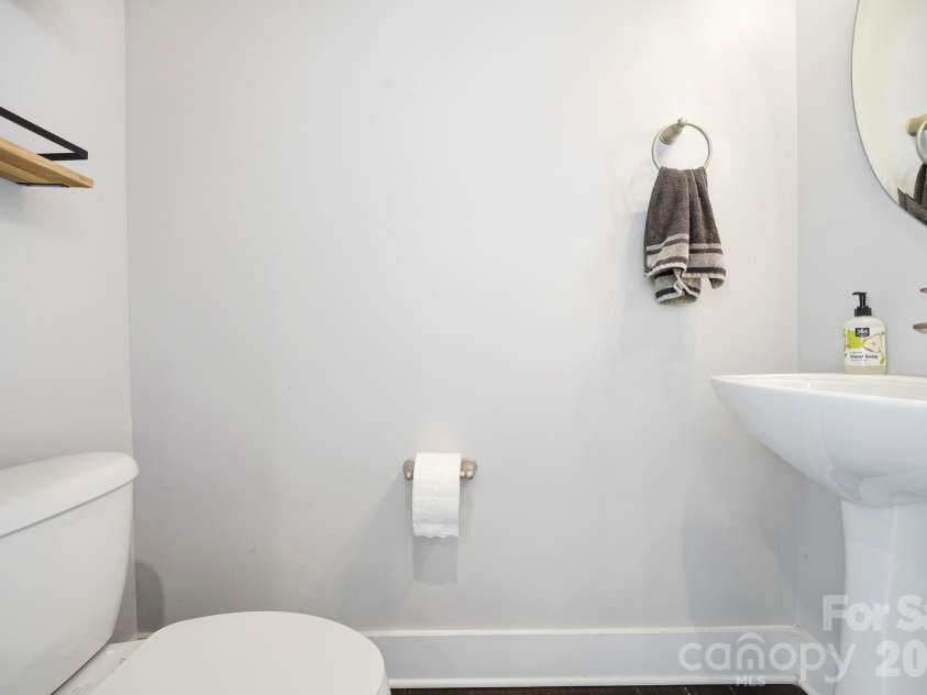 923 Warren Burgess Lane, Charlotte, NC 28205.  MLS# CAR4395797, YatesRealty ID 33261. Main level 1/2 bath