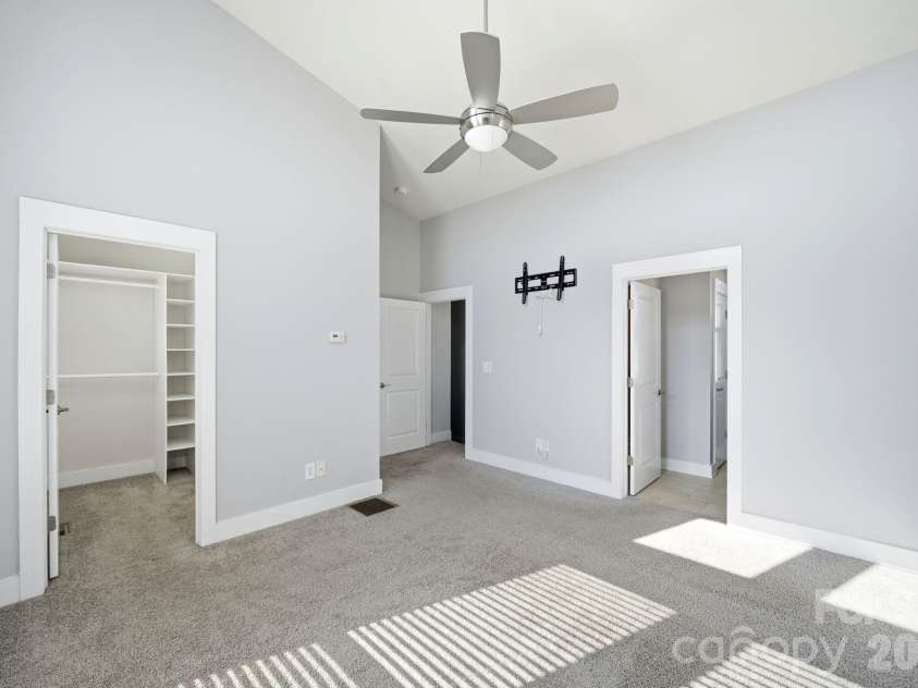 923 Warren Burgess Lane, Charlotte, NC 28205.  MLS# CAR4395797, YatesRealty ID 33261. Top level primary suite w/vaulted ceiling.