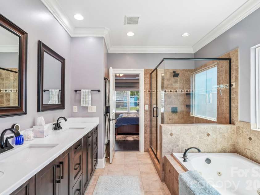 2032 Eaton Road, Charlotte, NC 28205.  MLS# CAR4372083, YatesRealty ID 33262. 