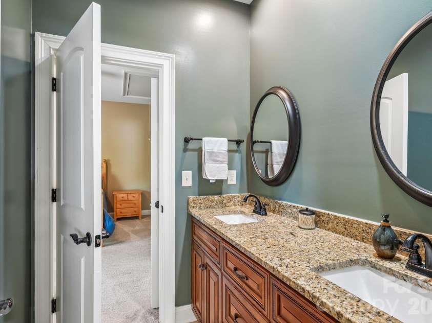 2032 Eaton Road, Charlotte, NC 28205.  MLS# CAR4372083, YatesRealty ID 33262. 