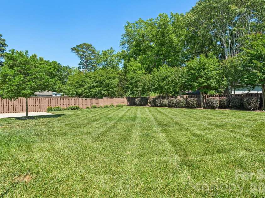 2032 Eaton Road, Charlotte, NC 28205.  MLS# CAR4372083, YatesRealty ID 33262. 