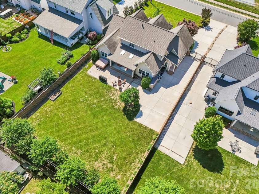 2032 Eaton Road, Charlotte, NC 28205.  MLS# CAR4372083, YatesRealty ID 33262. 