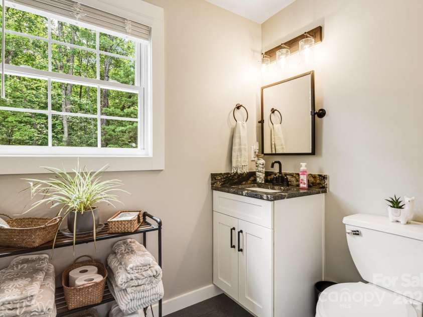 70 Jp Huggins Drive, Hendersonville, NC 28791.  MLS# CAR4277008, YatesRealty ID 33262. 2nd floor bathroom