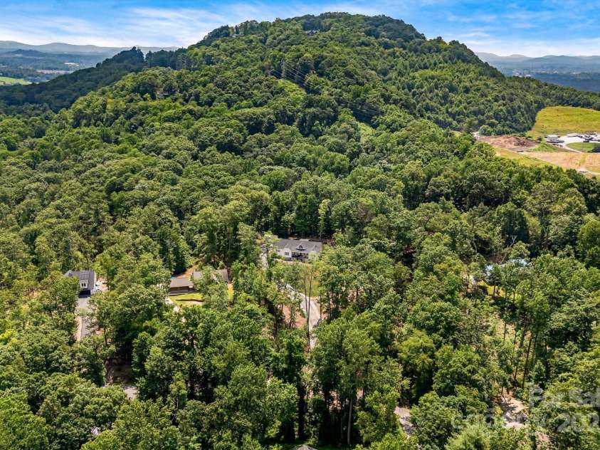 70 Jp Huggins Drive, Hendersonville, NC 28791.  MLS# CAR4277008, YatesRealty ID 33262. 
