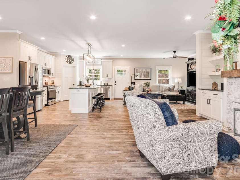 70 Jp Huggins Drive, Hendersonville, NC 28791.  MLS# CAR4277008, YatesRealty ID 33262. 