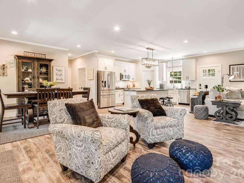 70 Jp Huggins Drive, Hendersonville, NC 28791.  MLS# CAR4277008, YatesRealty ID 33262. 