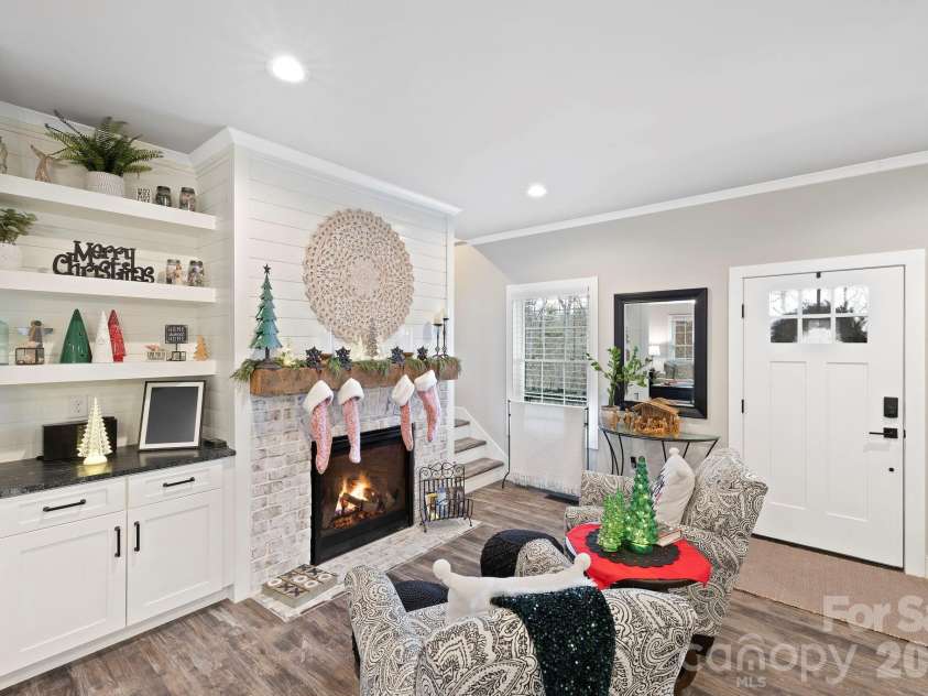 70 Jp Huggins Drive, Hendersonville, NC 28791.  MLS# CAR4277008, YatesRealty ID 33262. 