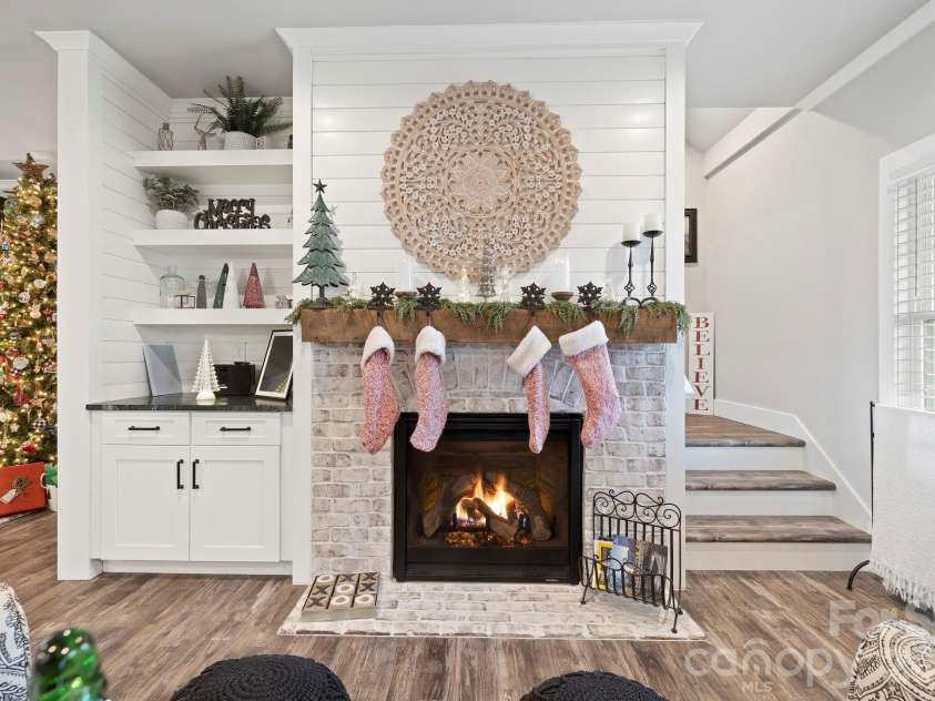 70 Jp Huggins Drive, Hendersonville, NC 28791.  MLS# CAR4277008, YatesRealty ID 33262. 