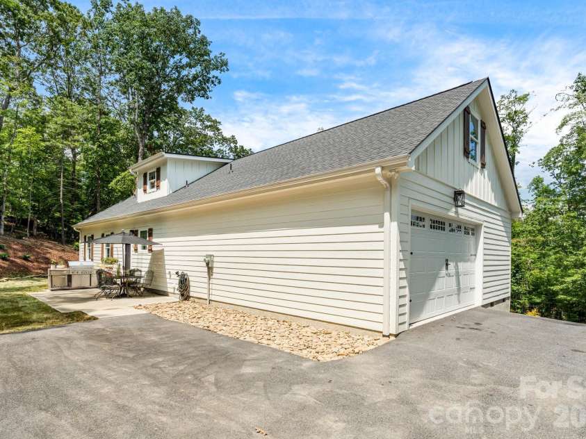 70 Jp Huggins Drive, Hendersonville, NC 28791.  MLS# CAR4277008, YatesRealty ID 33262. 