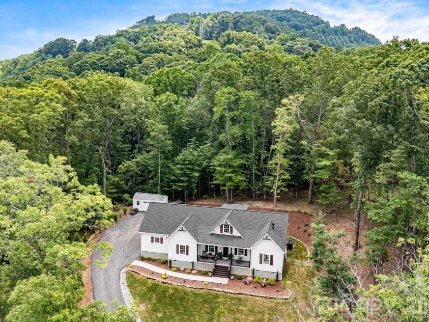 70 Jp Huggins Drive, Hendersonville, NC 28791.  MLS# CAR4277008, YatesRealty ID 33262. 