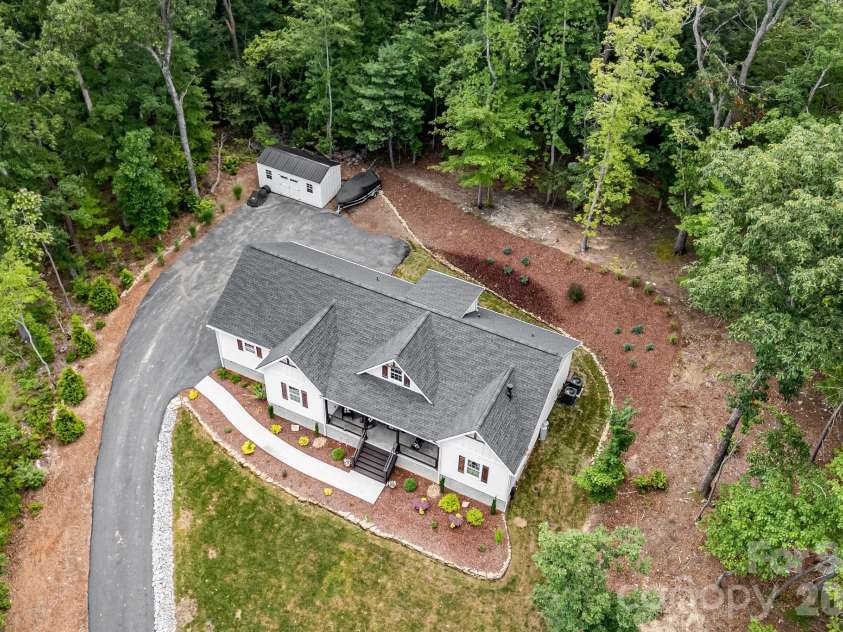 70 Jp Huggins Drive, Hendersonville, NC 28791.  MLS# CAR4277008, YatesRealty ID 33262. 