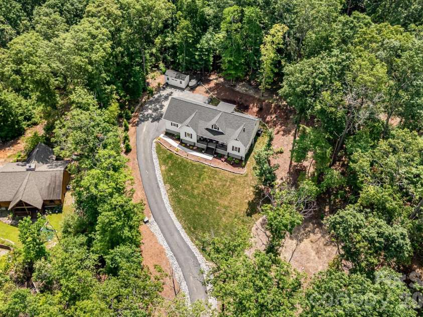 70 Jp Huggins Drive, Hendersonville, NC 28791.  MLS# CAR4277008, YatesRealty ID 33262. 