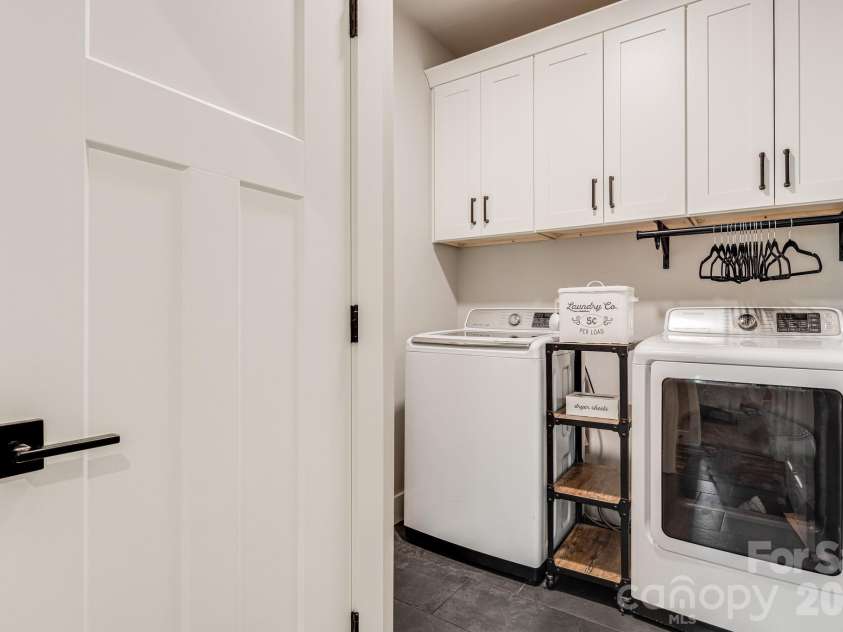 70 Jp Huggins Drive, Hendersonville, NC 28791.  MLS# CAR4277008, YatesRealty ID 33262. Laundry Room