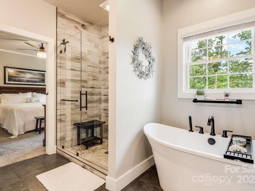 70 Jp Huggins Drive, Hendersonville, NC 28791.  MLS# CAR4277008, YatesRealty ID 33262. Primary Bathroom