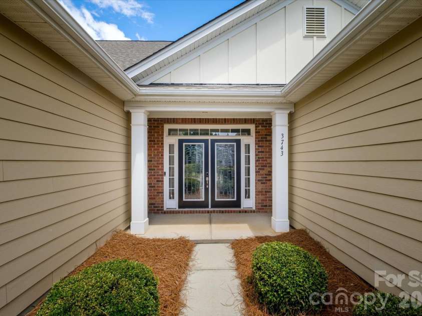 3743 Salvistrin Street, Charlotte, NC 28214.  MLS# CAR4396458, YatesRealty ID 33263. 