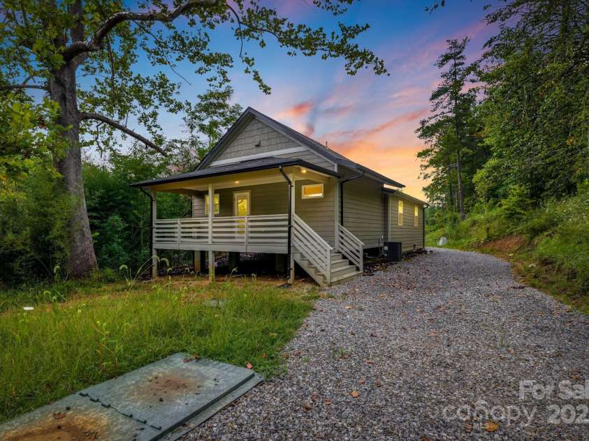 70 Teague Road, Marshall, NC 28753.  MLS# CAR4290135, YatesRealty ID 33263. Private Covered Deck off the Primary Suite Addition 