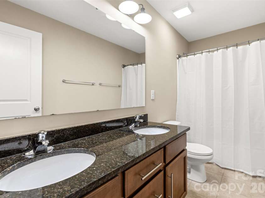 1128 Ellis Pond Drive, Rock Hill, SC 29730.  MLS# CAR4397742, YatesRealty ID 33265. Hallway Full Bath