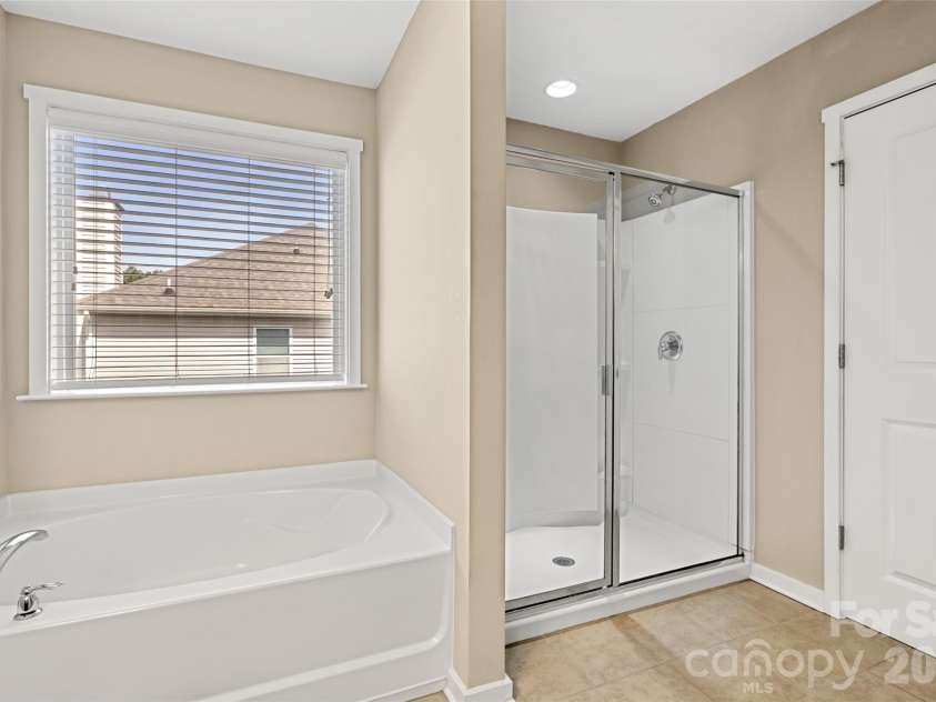 1128 Ellis Pond Drive, Rock Hill, SC 29730.  MLS# CAR4397742, YatesRealty ID 33265. Primary Bathroom