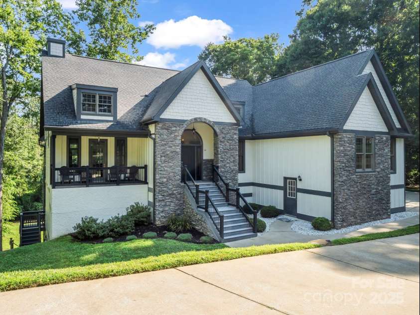 34 Rambling Creek, Tryon, NC 28782.  MLS# CAR4288556, YatesRealty ID 33265. 