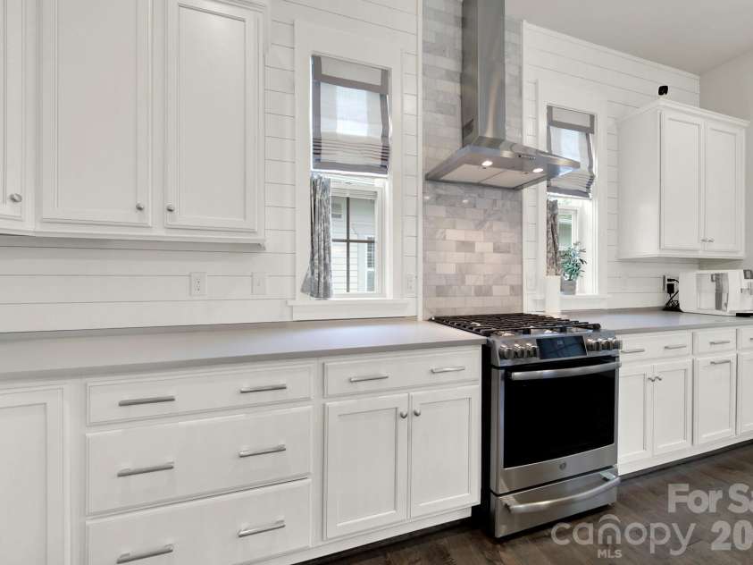 404 Sensibility Circle, Fort Mill, SC 29708.  MLS# CAR4387912, YatesRealty ID 33266. Kitchen