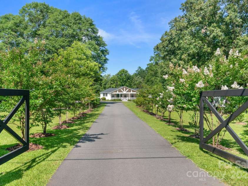 5214 Echo Valley Drive, Great Falls, SC 29055.  MLS# CAR4285802, YatesRealty ID 33266. 