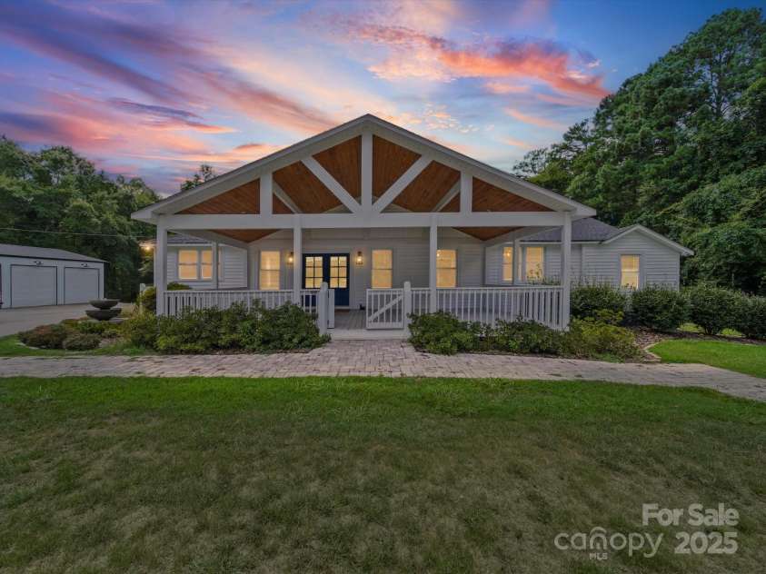 5214 Echo Valley Drive, Great Falls, SC 29055.  MLS# CAR4285802, YatesRealty ID 33266. 