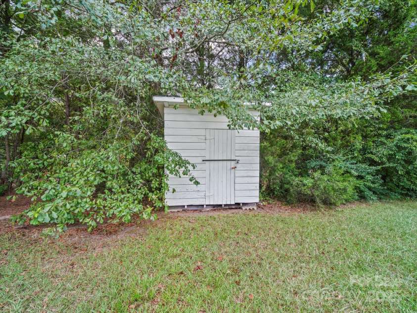 5214 Echo Valley Drive, Great Falls, SC 29055.  MLS# CAR4285802, YatesRealty ID 33266. 