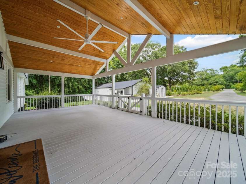 5214 Echo Valley Drive, Great Falls, SC 29055.  MLS# CAR4285802, YatesRealty ID 33266. 