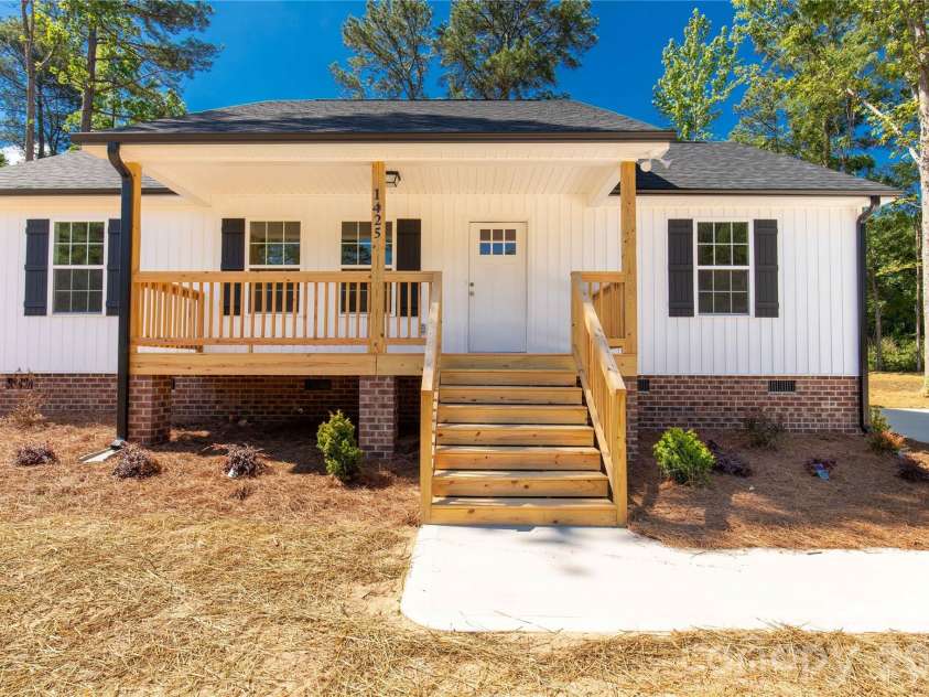 1425 Mack Drive, McConnells, SC 29726.  MLS# CAR4394609, YatesRealty ID 33267. 