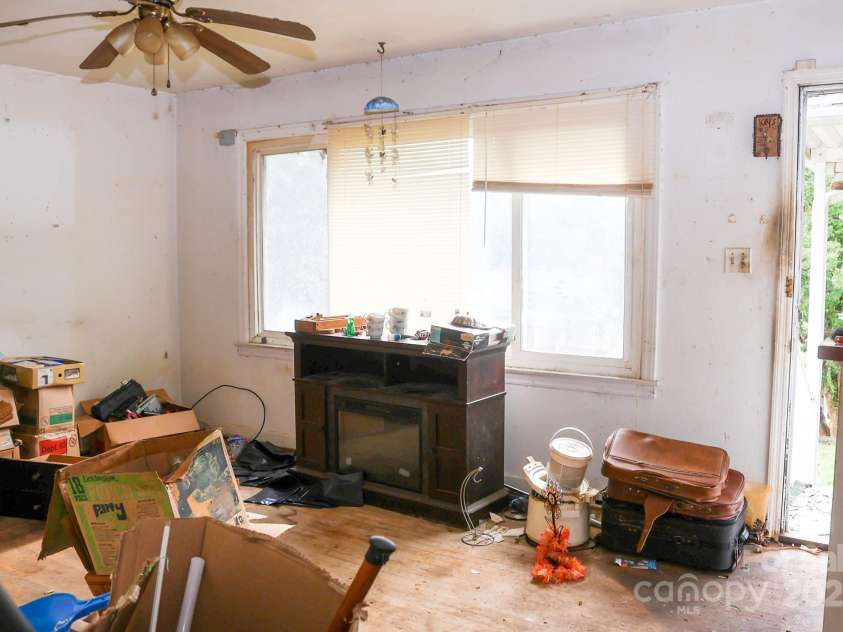 921 Green Circle Drive, Gastonia, NC 28054.  MLS# CAR4291750, YatesRealty ID 33267. 