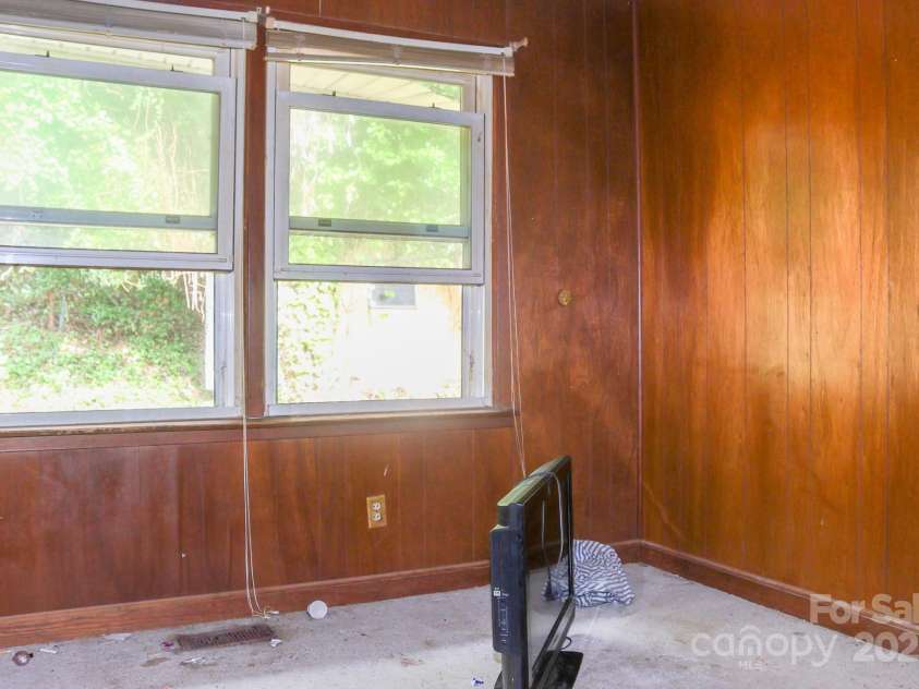 921 Green Circle Drive, Gastonia, NC 28054.  MLS# CAR4291750, YatesRealty ID 33267. 