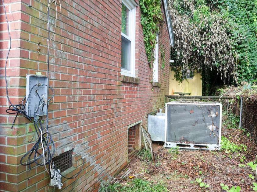 921 Green Circle Drive, Gastonia, NC 28054.  MLS# CAR4291750, YatesRealty ID 33267. 
