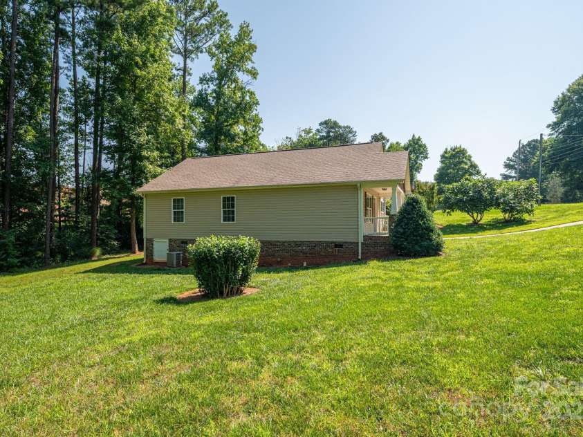 110 Leeper Avenue, Belmont, NC 28012.  MLS# CAR4274550, YatesRealty ID 33268. 
