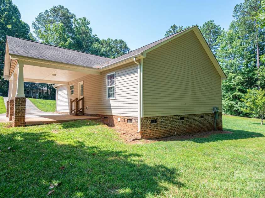 110 Leeper Avenue, Belmont, NC 28012.  MLS# CAR4274550, YatesRealty ID 33268. 