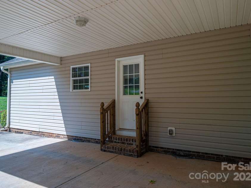 110 Leeper Avenue, Belmont, NC 28012.  MLS# CAR4274550, YatesRealty ID 33268. 