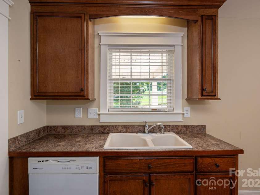 110 Leeper Avenue, Belmont, NC 28012.  MLS# CAR4274550, YatesRealty ID 33268. 