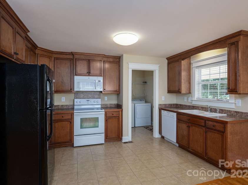 110 Leeper Avenue, Belmont, NC 28012.  MLS# CAR4274550, YatesRealty ID 33268. 