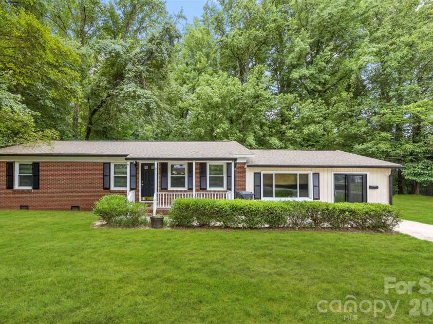 611 Lewis Street, Dallas, NC 28034.  MLS# CAR4393178, YatesRealty ID 33268. 