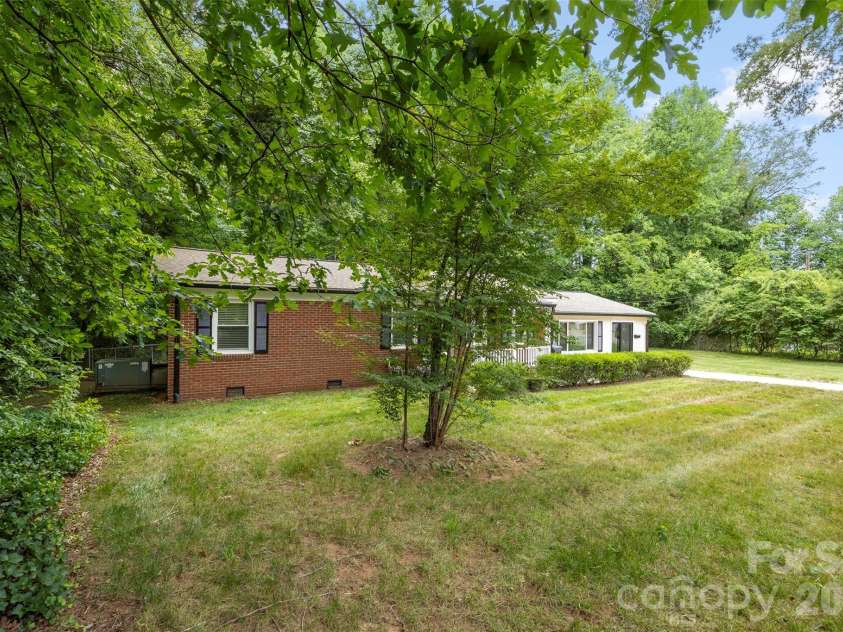 611 Lewis Street, Dallas, NC 28034.  MLS# CAR4393178, YatesRealty ID 33268. 